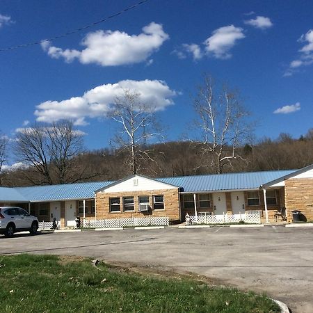 Scenic River Inn Motel Wartburg Exterior photo